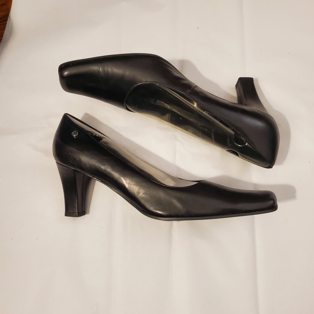 Etienne Aigner Black Leather Mid Heel Pumps
